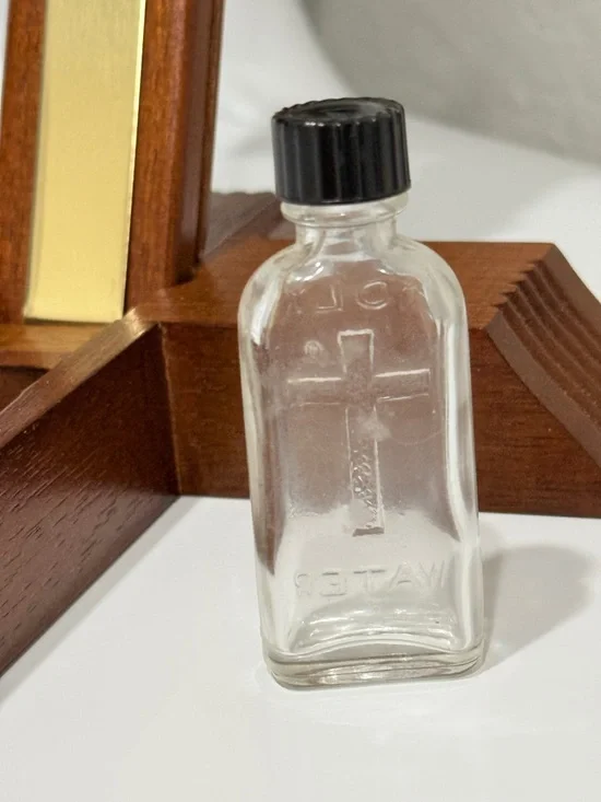 Vintage Last Rights Crucifix Sacrament Set From the 1960’s - Picture 13 of 17